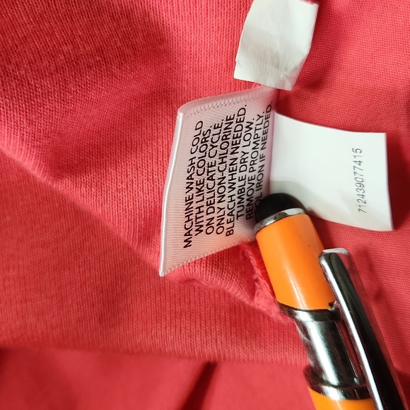 Pretty bright pink button down blouse by Croft & Barrow in great condition - Picture 7 of 8